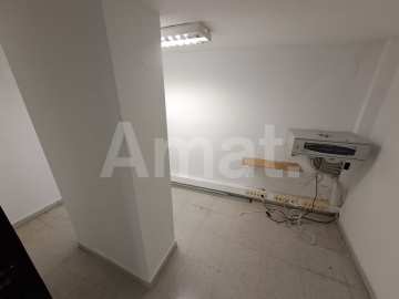 Luminous premises in Les Corts -8