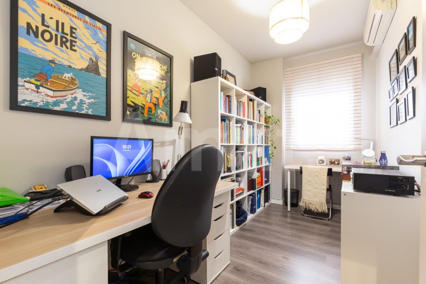 Bright penthouse with terrace and parking, in Guinardó -21