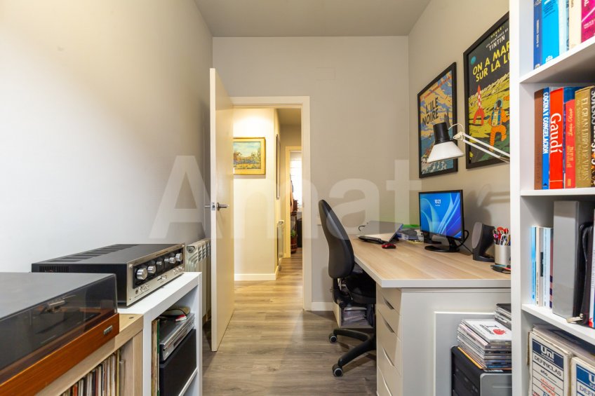 Bright penthouse with terrace and parking, in Guinardó -22