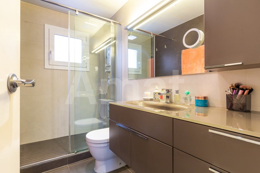 Bright penthouse with terrace and parking, in Guinardó -28