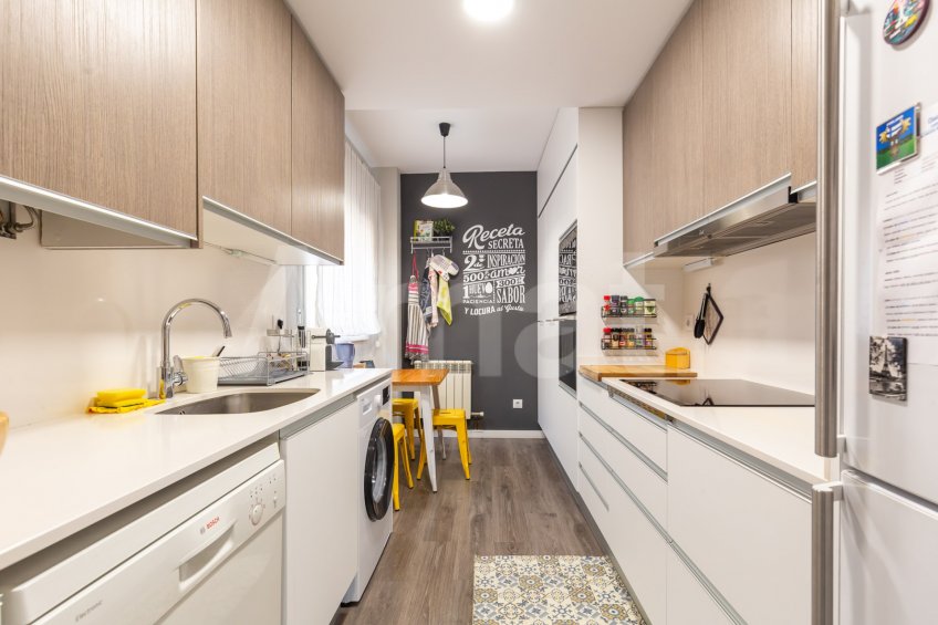 Bright penthouse with terrace and parking, in Guinardó -3