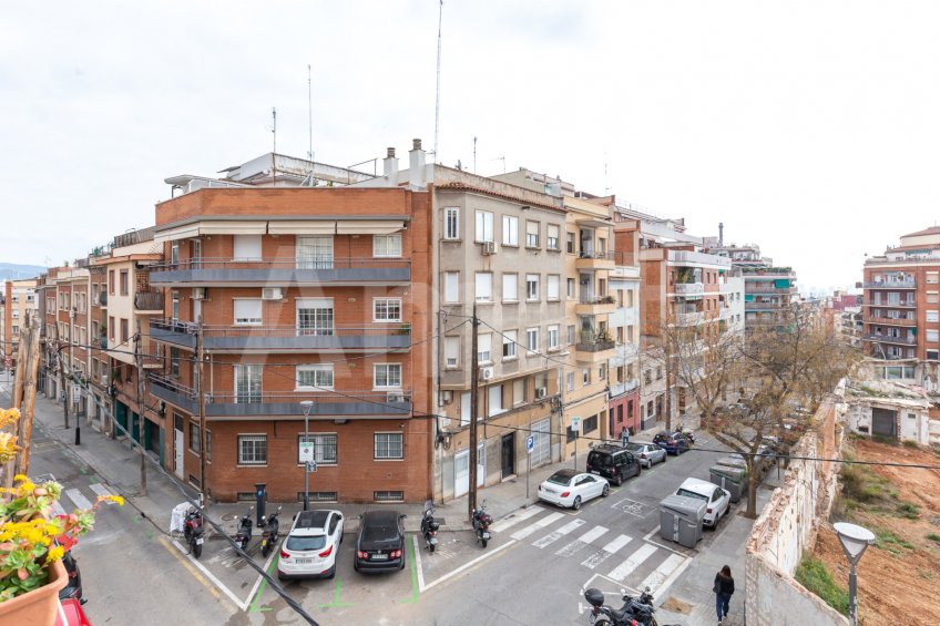 Bright penthouse with terrace and parking, in Guinardó -41