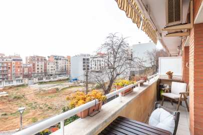 Bright penthouse with terrace and parking, in Guinardó -11