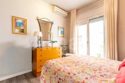 Bright penthouse with terrace and parking, in Guinardó -15