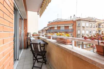 Bright penthouse with terrace and parking, in Guinardó -2