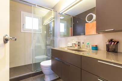 Bright penthouse with terrace and parking, in Guinardó -28