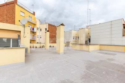 Bright penthouse with terrace and parking, in Guinardó -32
