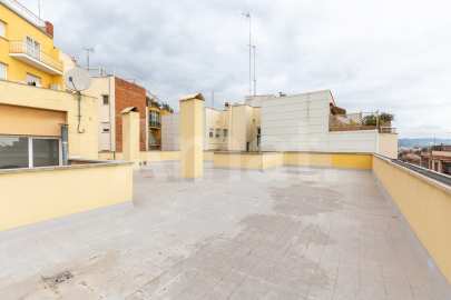 Bright penthouse with terrace and parking, in Guinardó -33