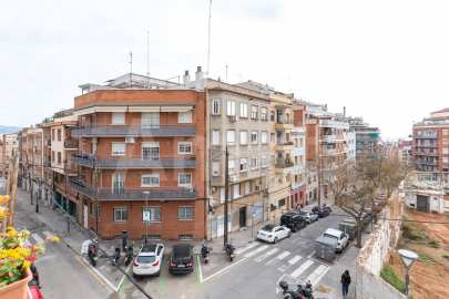 Bright penthouse with terrace and parking, in Guinardó -41