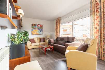 Bright penthouse with terrace and parking, in Guinardó -5