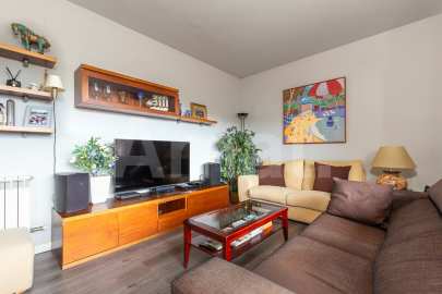 Bright penthouse with terrace and parking, in Guinardó -9