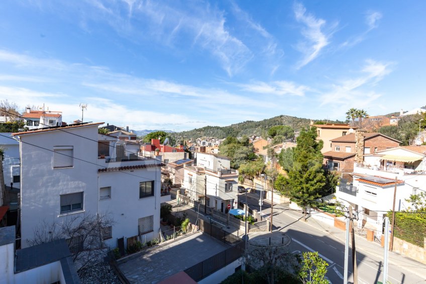 Renovated multi-family house, in La Miranda, with views -18