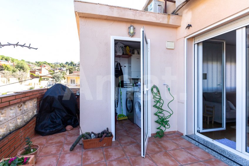 Renovated multi-family house, in La Miranda, with views -19