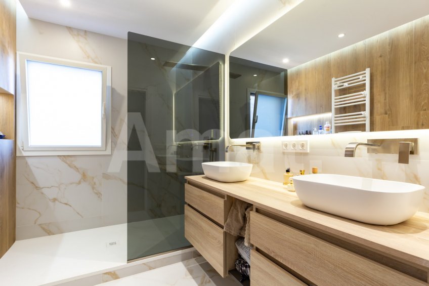 Renovated multi-family house, in La Miranda, with views -21