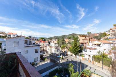 Renovated multi-family house, in La Miranda, with views -17