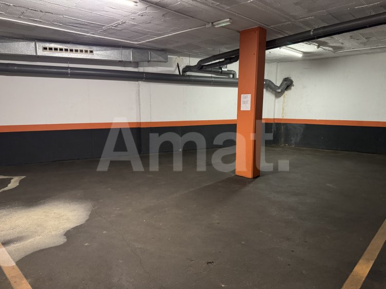 LARGE GARAGE SPACE FOR SALE - WITH CAPACITY FOR UP TO 4 VEHICLES -7