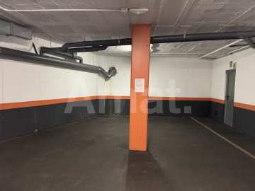 LARGE GARAGE SPACE FOR SALE - WITH CAPACITY FOR UP TO 4 VEHICLES -2