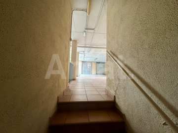 LARGE GARAGE SPACE FOR SALE - WITH CAPACITY FOR UP TO 4 VEHICLES -5