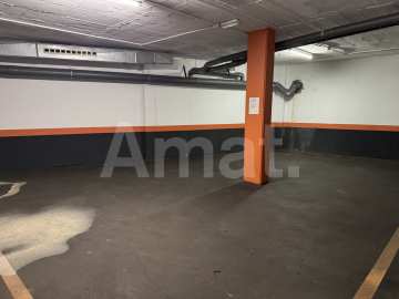 LARGE GARAGE SPACE FOR SALE - WITH CAPACITY FOR UP TO 4 VEHICLES -7