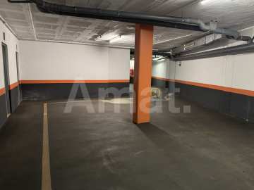LARGE GARAGE SPACE FOR SALE - WITH CAPACITY FOR UP TO 4 VEHICLES -9