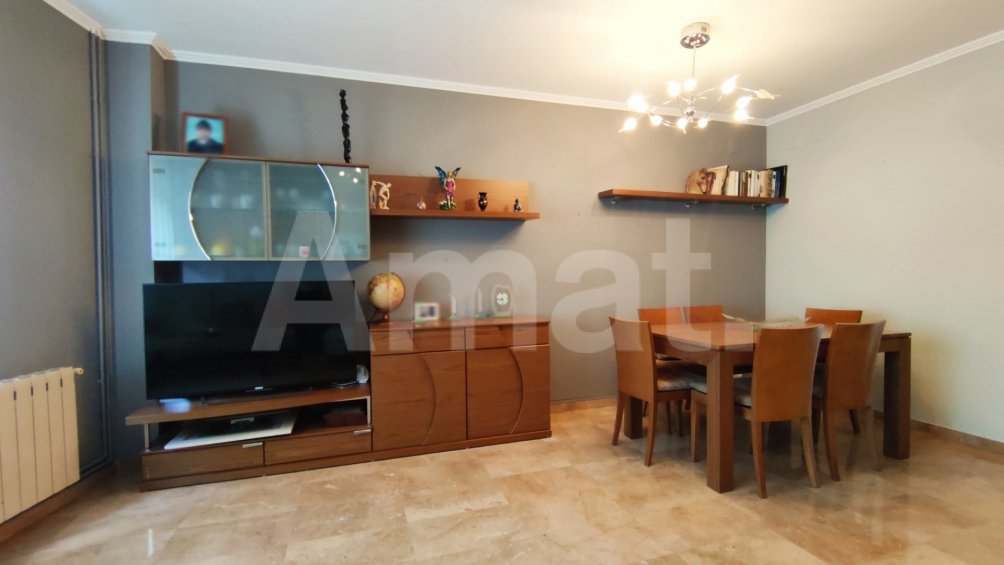 Casa de poble amb garatge, al centre