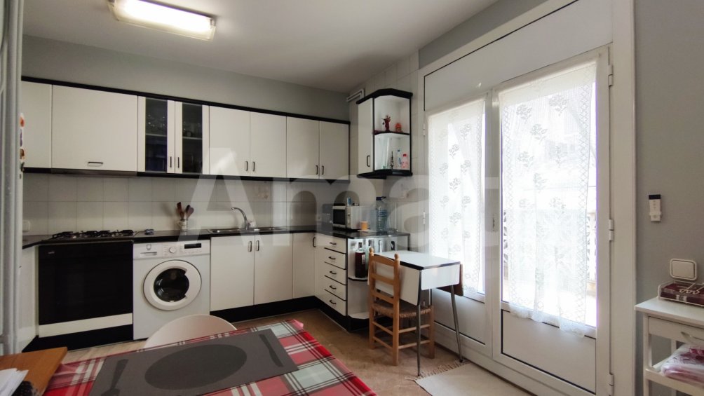 Casa de poble amb garatge, al centre -12