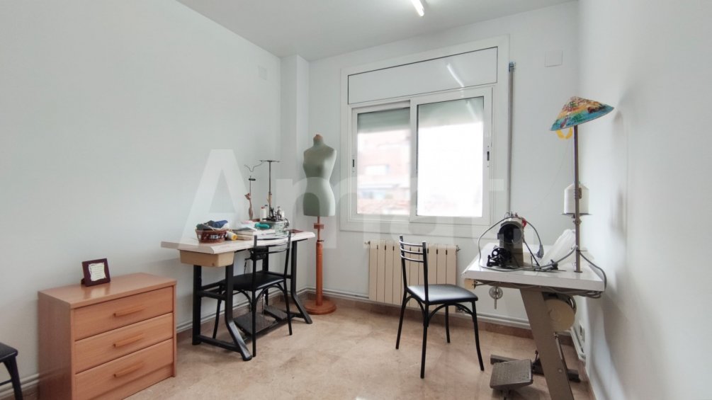 Casa de poble amb garatge, al centre -28