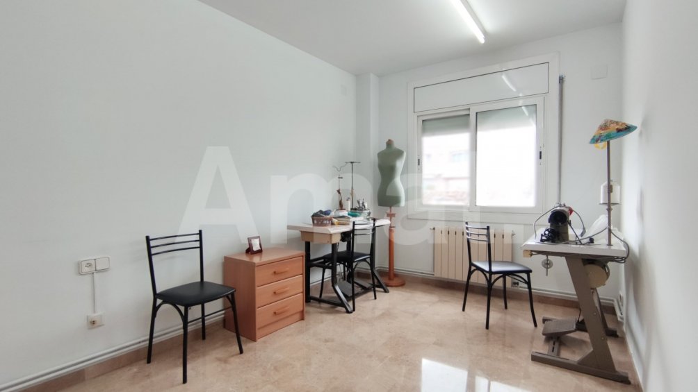 Casa de poble amb garatge, al centre -32