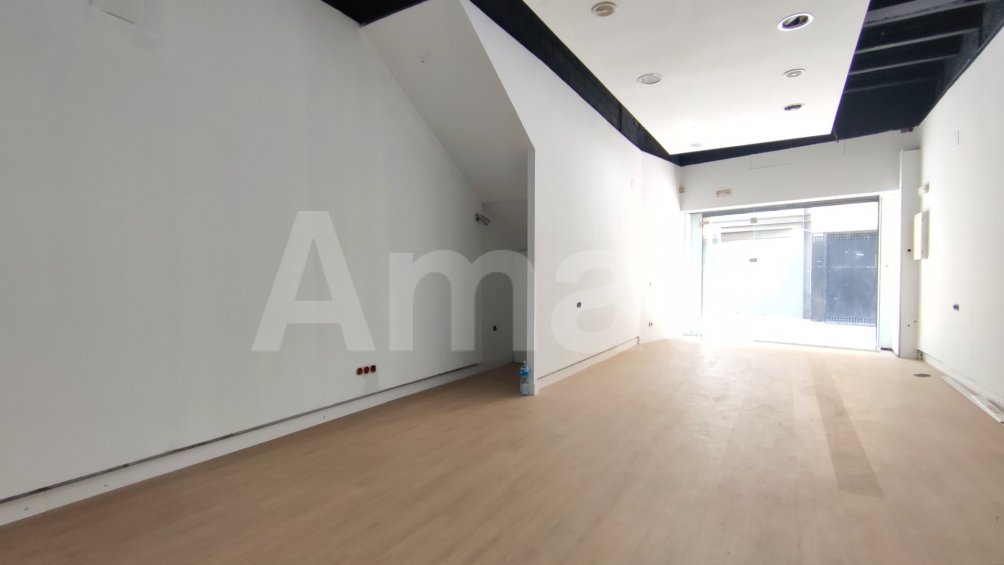 Casa de poble amb garatge, al centre -44