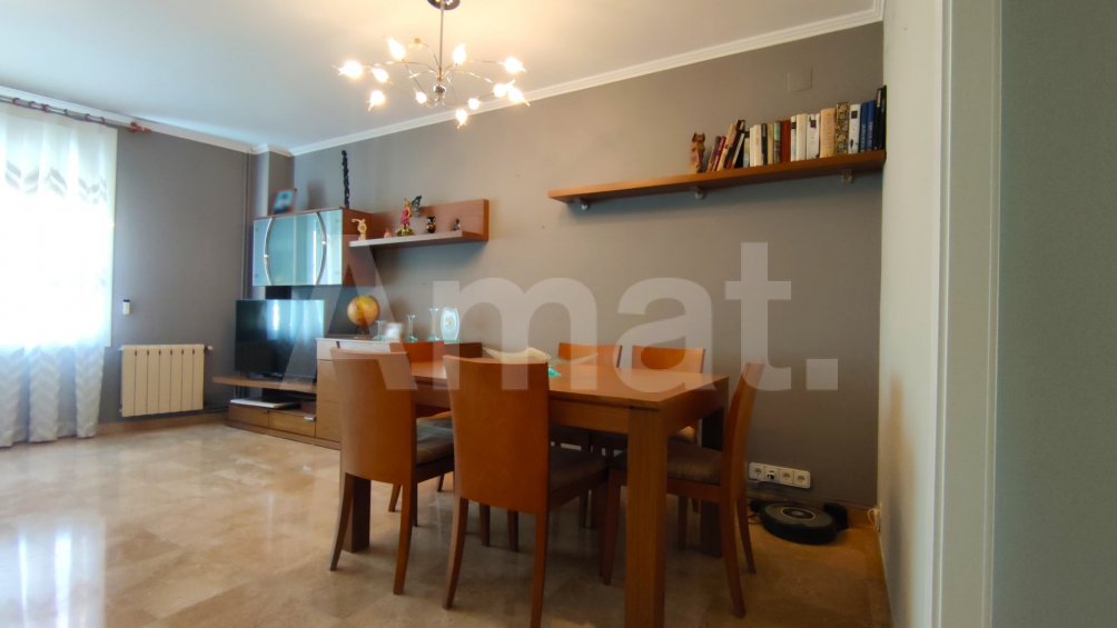 Casa de poble amb garatge, al centre -6