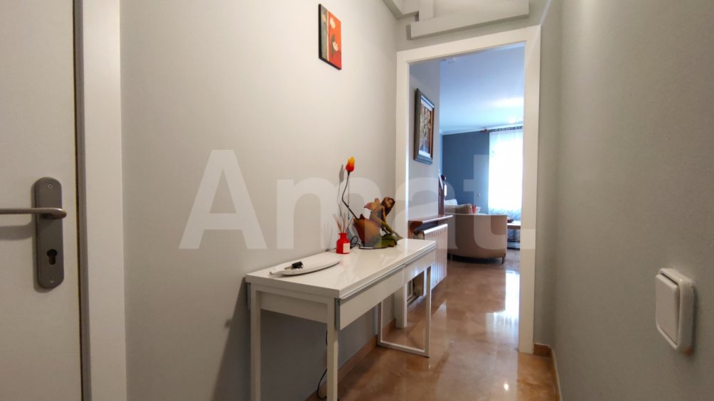 Casa de poble amb garatge, al centre -8