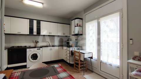 Casa de poble amb garatge, al centre -12