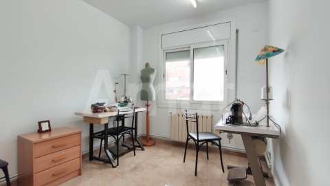 Casa de poble amb garatge, al centre -28