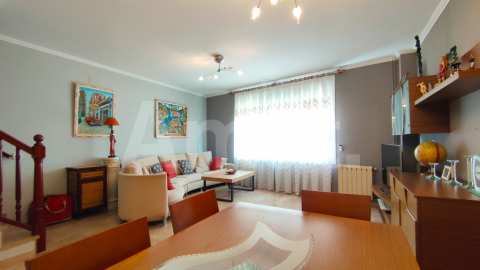 Casa de poble amb garatge, al centre -5