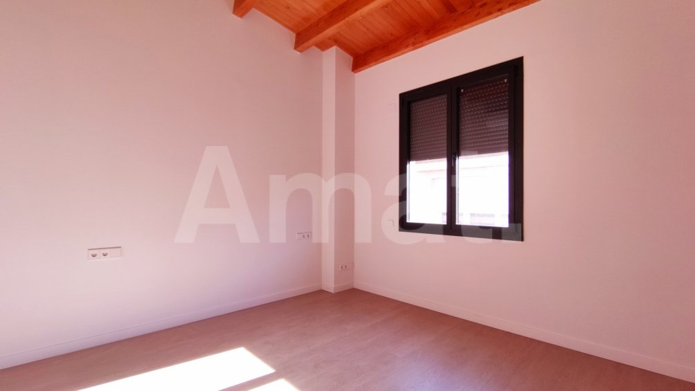 4-bedroom town house, in the center -15