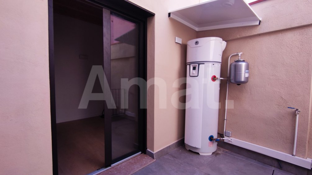 4-bedroom town house, in the center -18