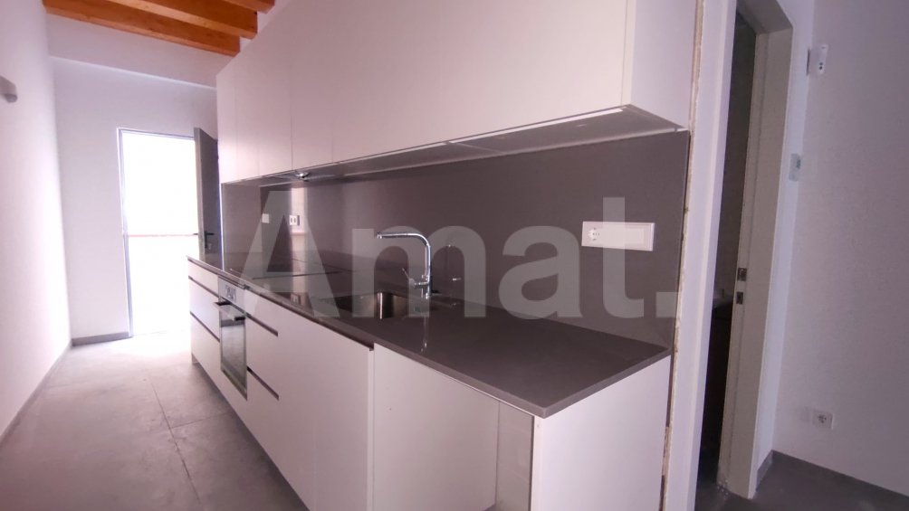 4-bedroom town house, in the center -3