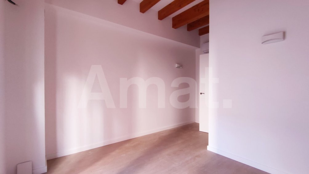 4-bedroom town house, in the center -30