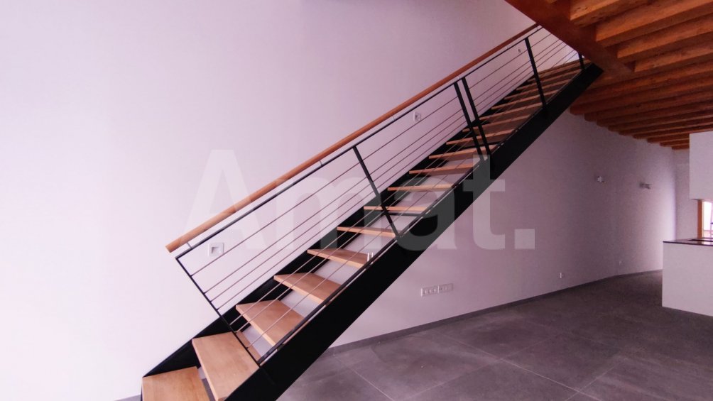 4-bedroom town house, in the center -5