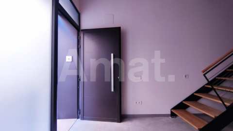 4-bedroom town house, in the center -4