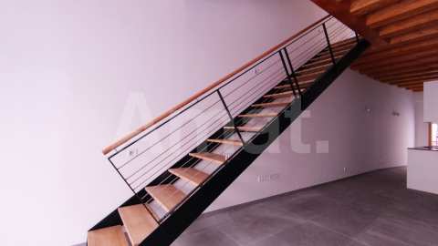 4-bedroom town house, in the center -5