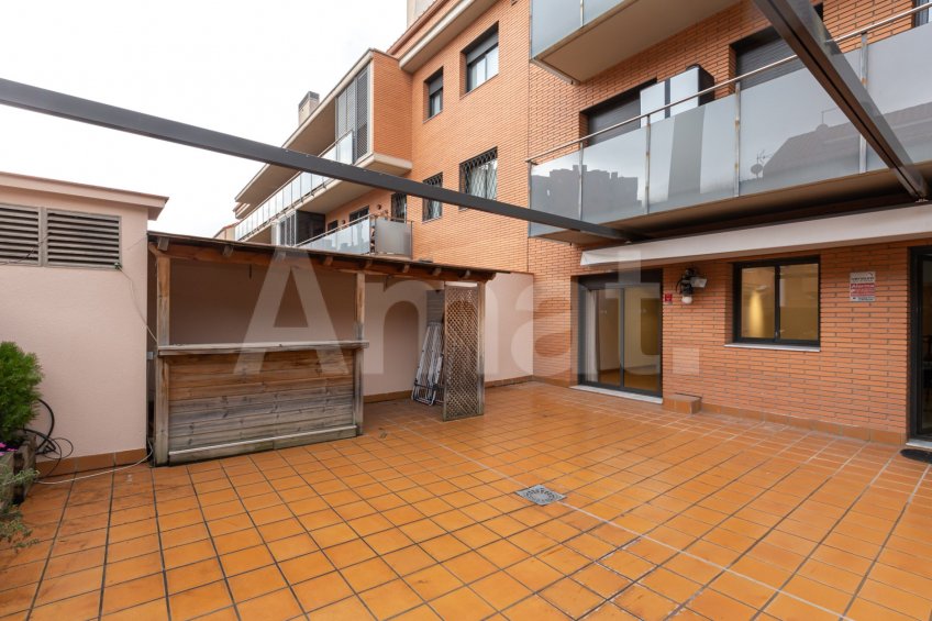 Moblada planta baixa amb gran terrassa, a prop del Walden -11