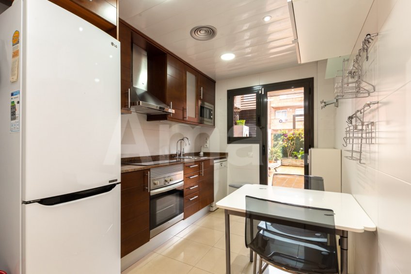 Moblada planta baixa amb gran terrassa, a prop del Walden -3