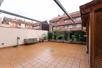 Moblada planta baixa amb gran terrassa, a prop del Walden -10