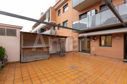 Moblada planta baixa amb gran terrassa, a prop del Walden -11