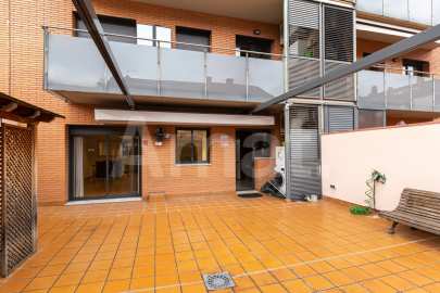 Moblada planta baixa amb gran terrassa, a prop del Walden -12