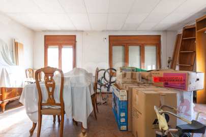 Piso para rehabilitar, al lado de la Biblioteca -8