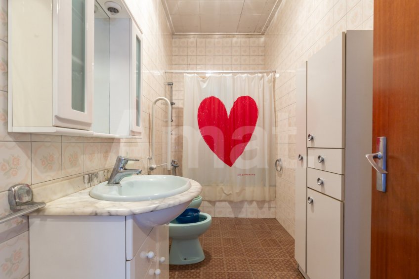 Planta baixa amb jardí, per reformar, al costat de la Biblioteca -20