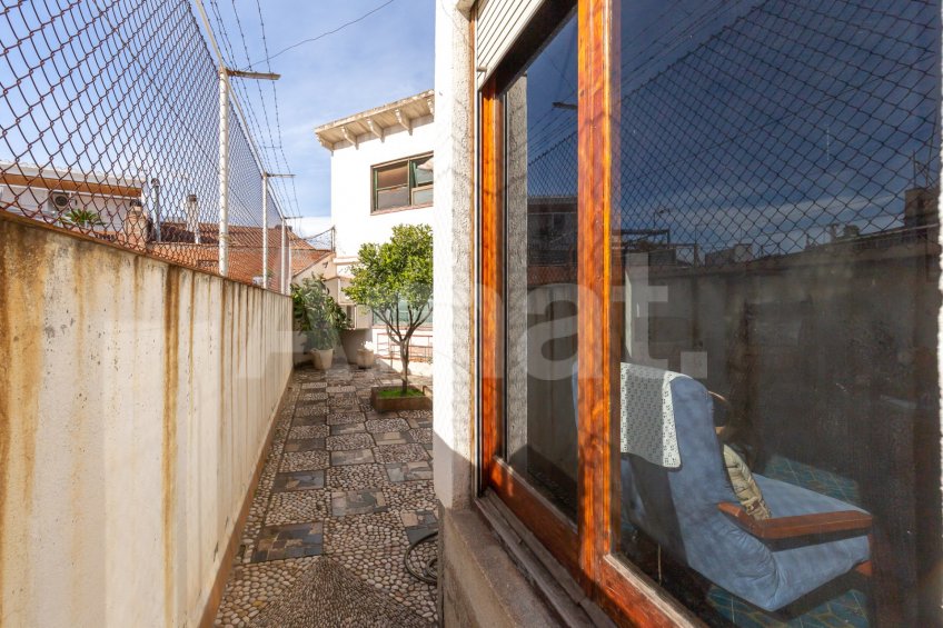 Planta baixa amb jardí, per reformar, al costat de la Biblioteca -21