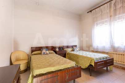 Planta baixa amb jardí, per reformar, al costat de la Biblioteca -14